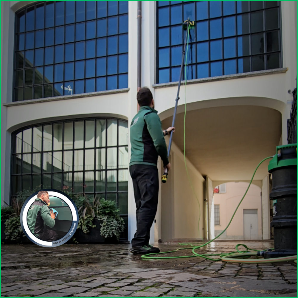 Pulizia Vetrate Professionali ad Arona e Borgomanero: Addio Aloni con il Sistema ad Acqua Pura!